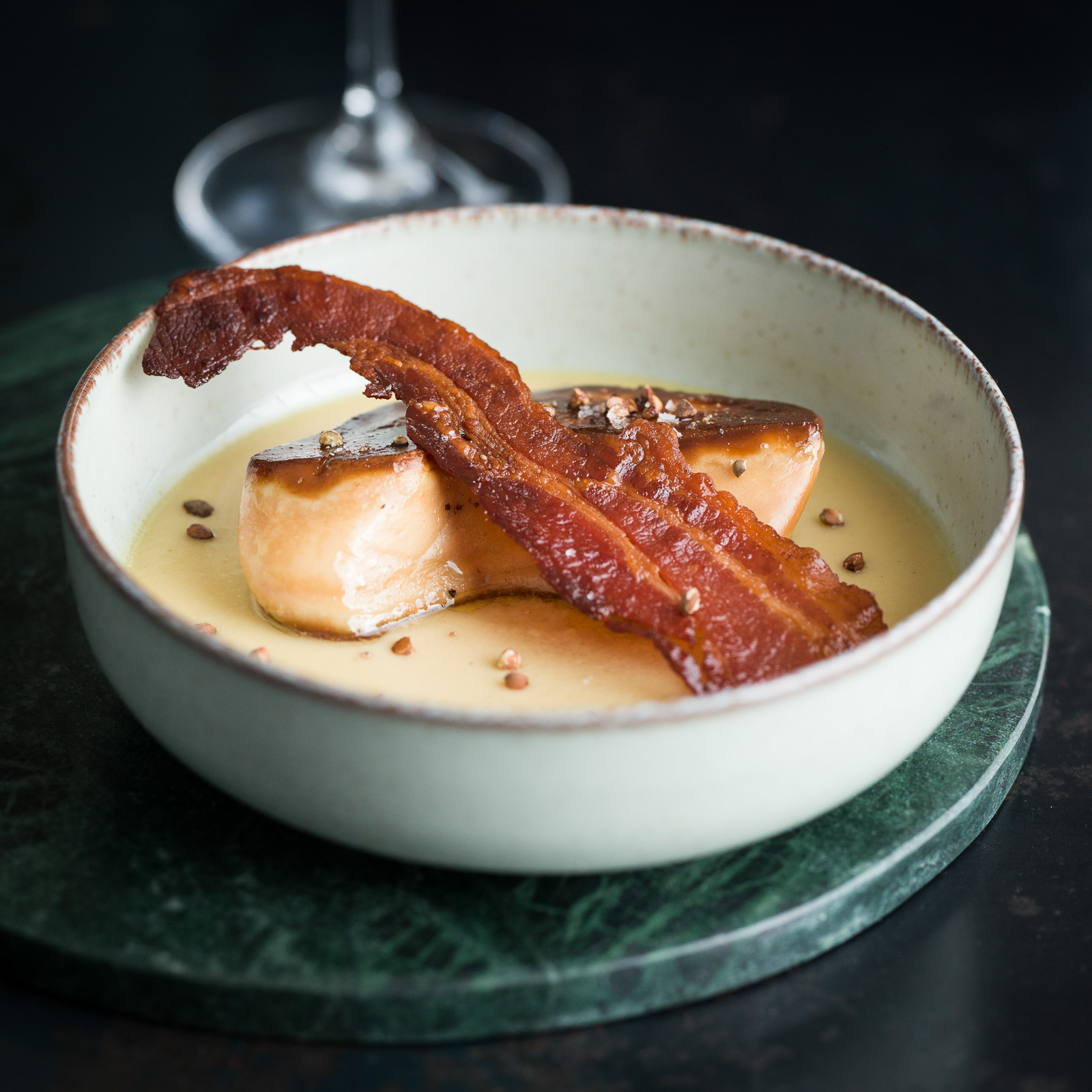 Recette ONION FLAN, FOIE GRAS AND WAFERTHIN BACON Sublim'